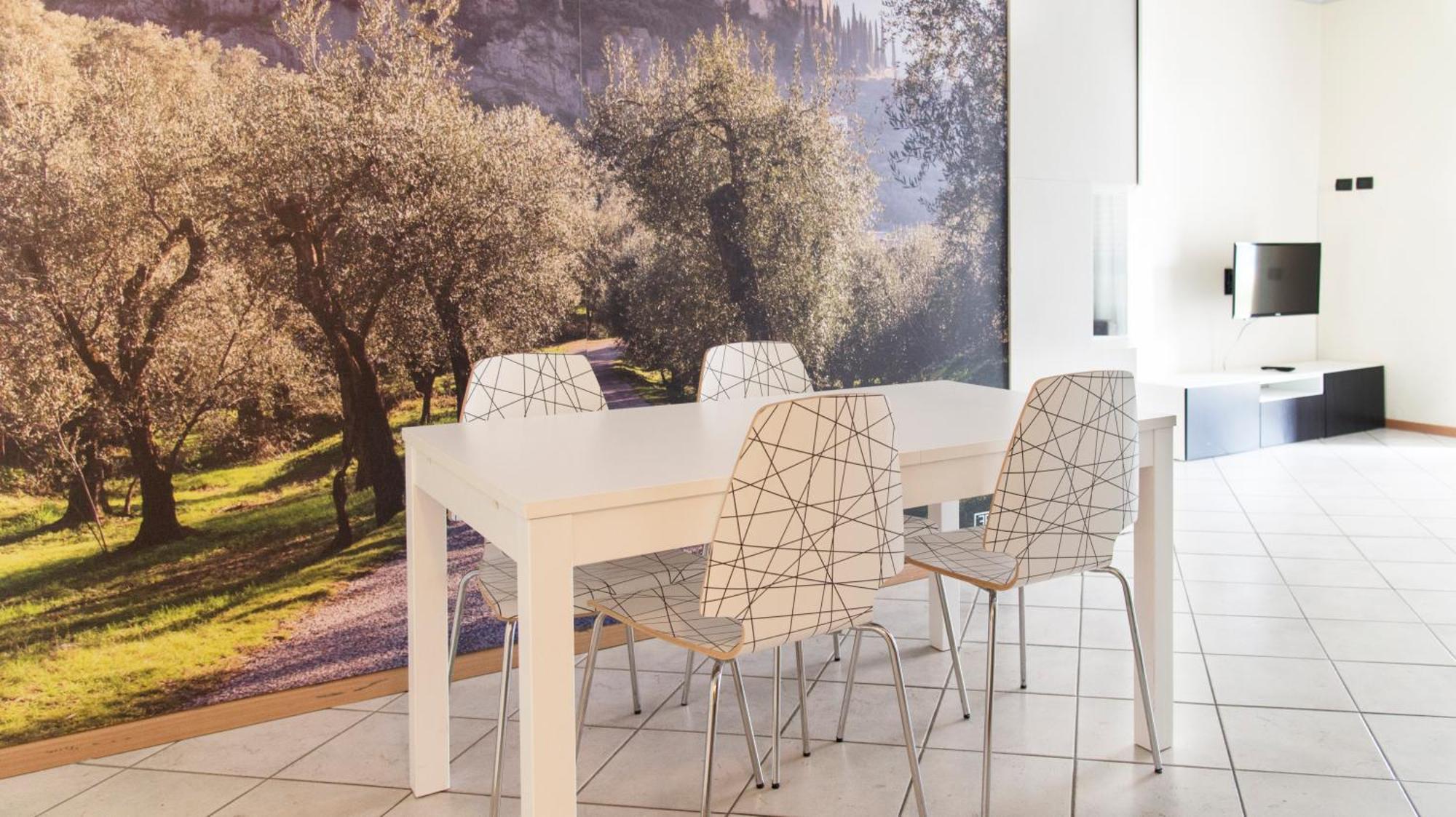Residence Monica Riva del Garda Rum bild